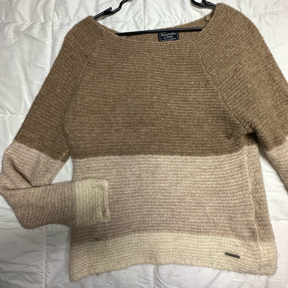 ABERCROMBIE AND FITCH three tone sweater. Size Small.
